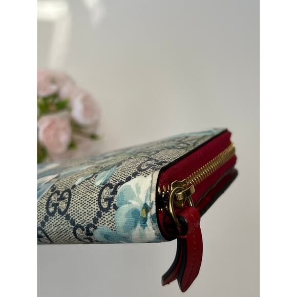 Gucci GG Blooms Supreme zip-around wallet in blue and red leather - Picture 7 of 12